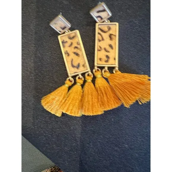 Animal print earrings - Picture 2 of 3